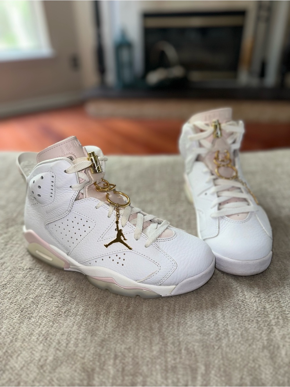 🔥 Women’s Air Jordan 6 Retro – White & Metallic Gold ✨👟
